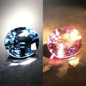 蠱惑のベキリーブルー 0.64ct 天然 カラーチェンジ ガーネット