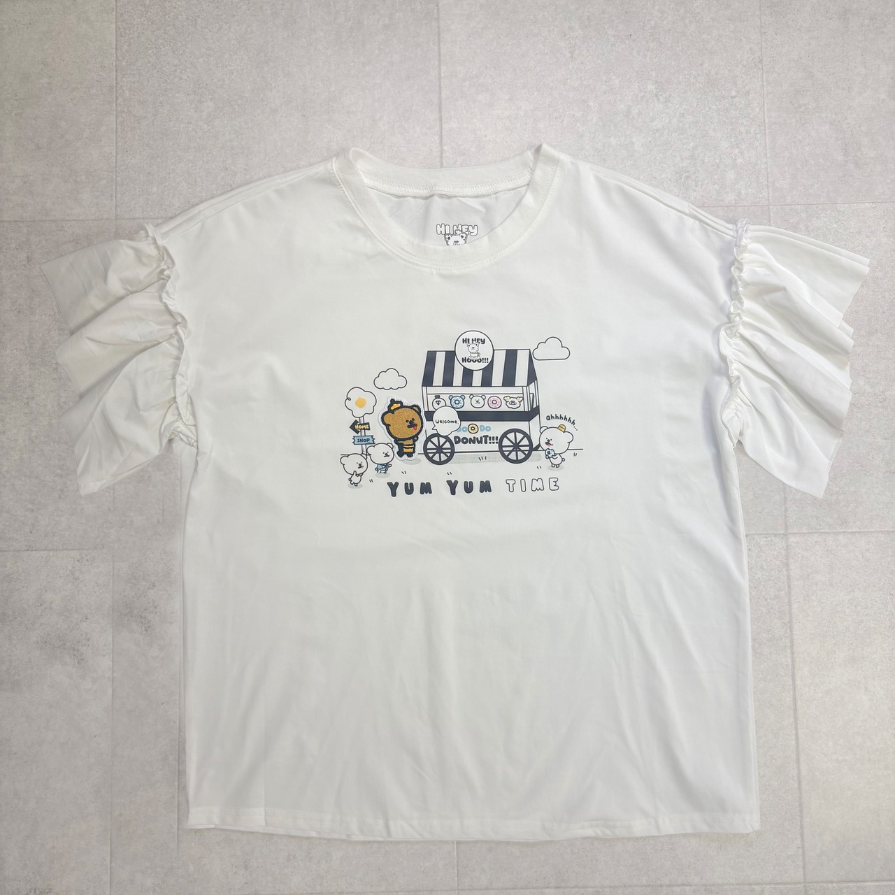 【Yum！Yum！DONUT WAGON】Nanukのドーナツスタンド フレアTシャツ - 4