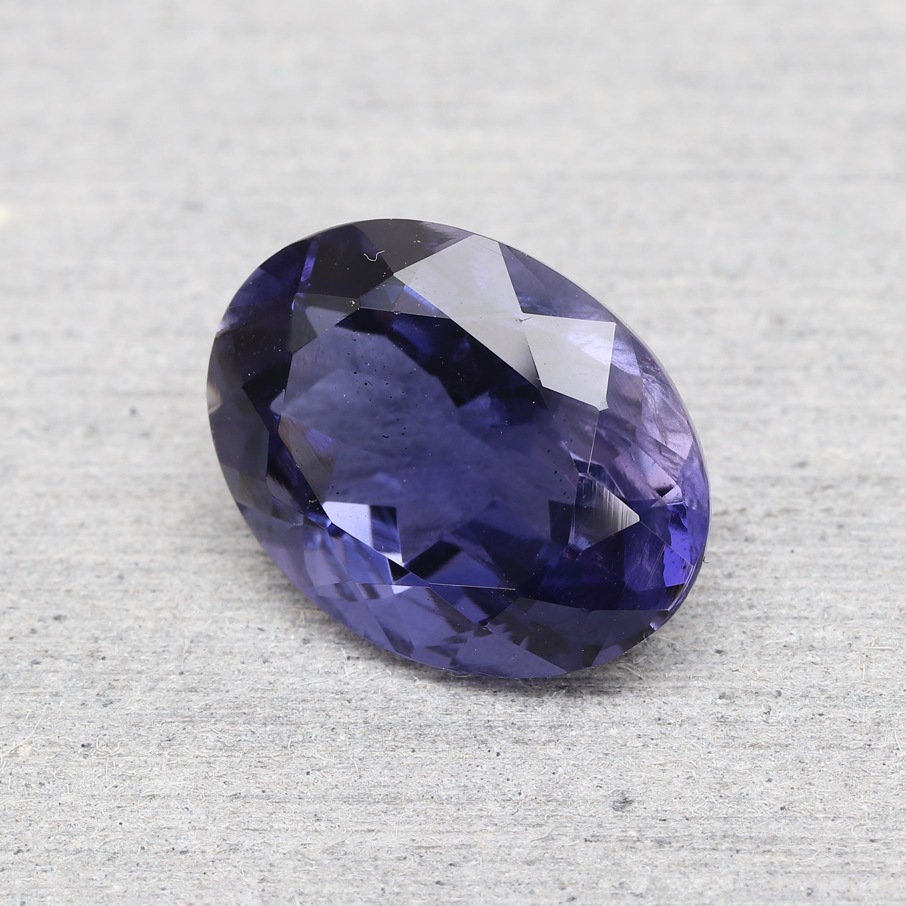 アイオライト 4.40ct オーバル | 色石堂