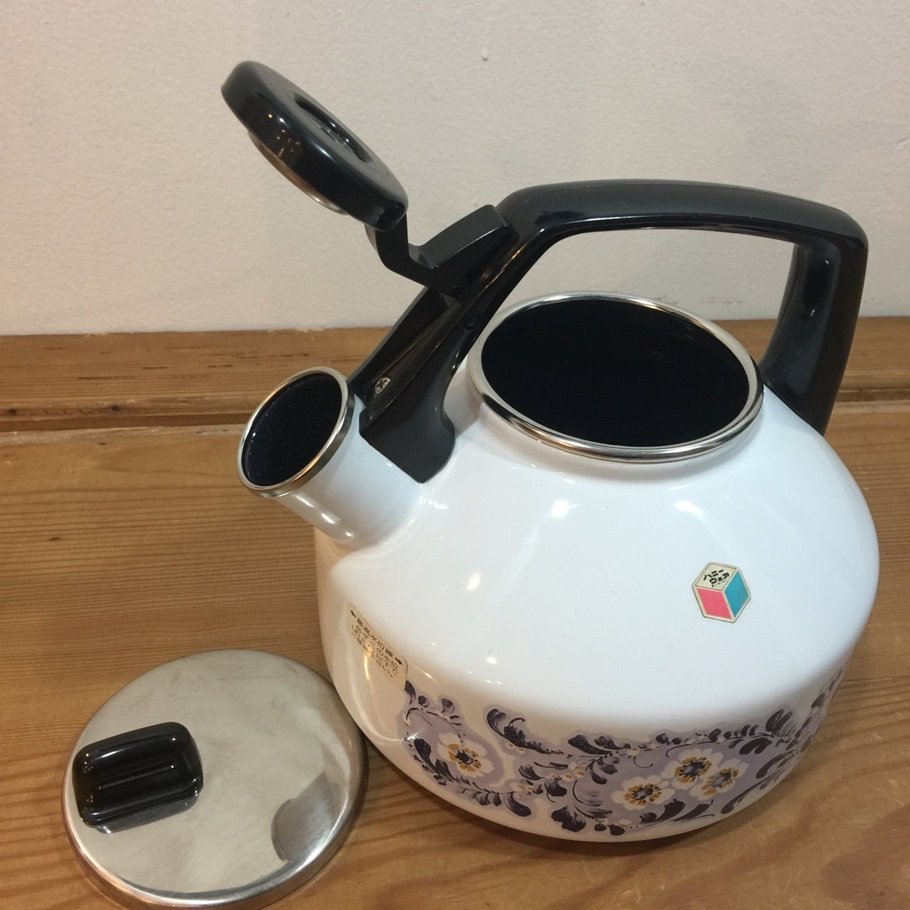 昭和レトロ　ホーローケトル　富士琺瑯　ハニーウエア　花柄　当時物　貴重　セール 昭和レトロ ホーローケトル 富士琺瑯 ハニーウエア 花柄 当時物 貴重