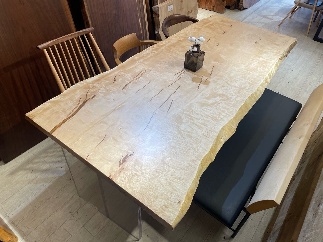 栃（トチ）_2100×840-1030×50_横浜元町店_テーブル天板/一枚板 232125