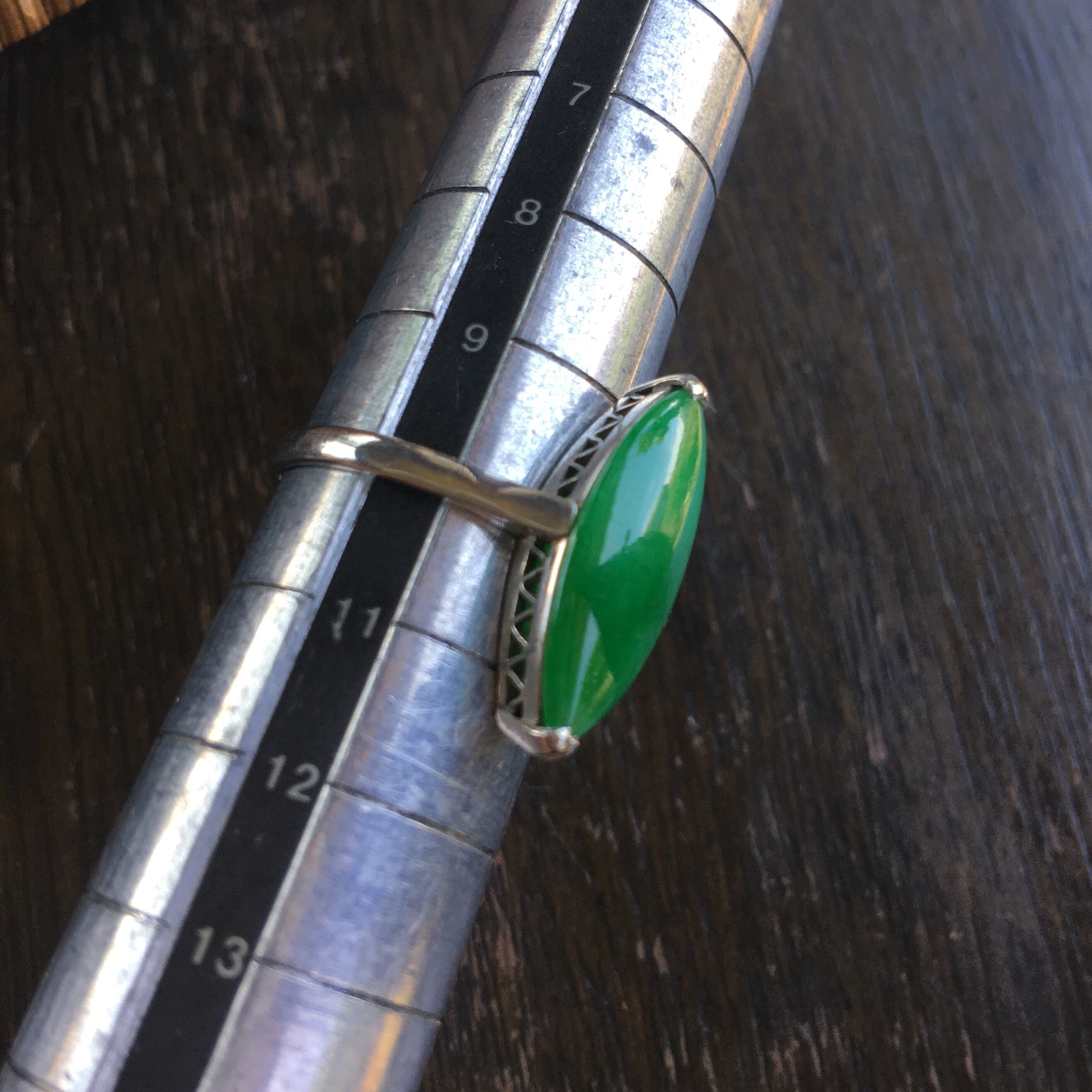 ヴィンテージ プラチナ台に天然翡翠のリング