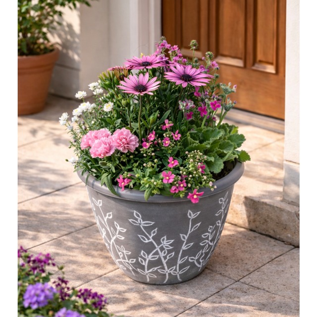 季節の寄せ植え リーフ柄 軽量プラスチック鉢 内径24cm   （グレー・4色展開）６〜7種類のお花で構成 鉢植え ラッピング不可 ギフトメッセージOK