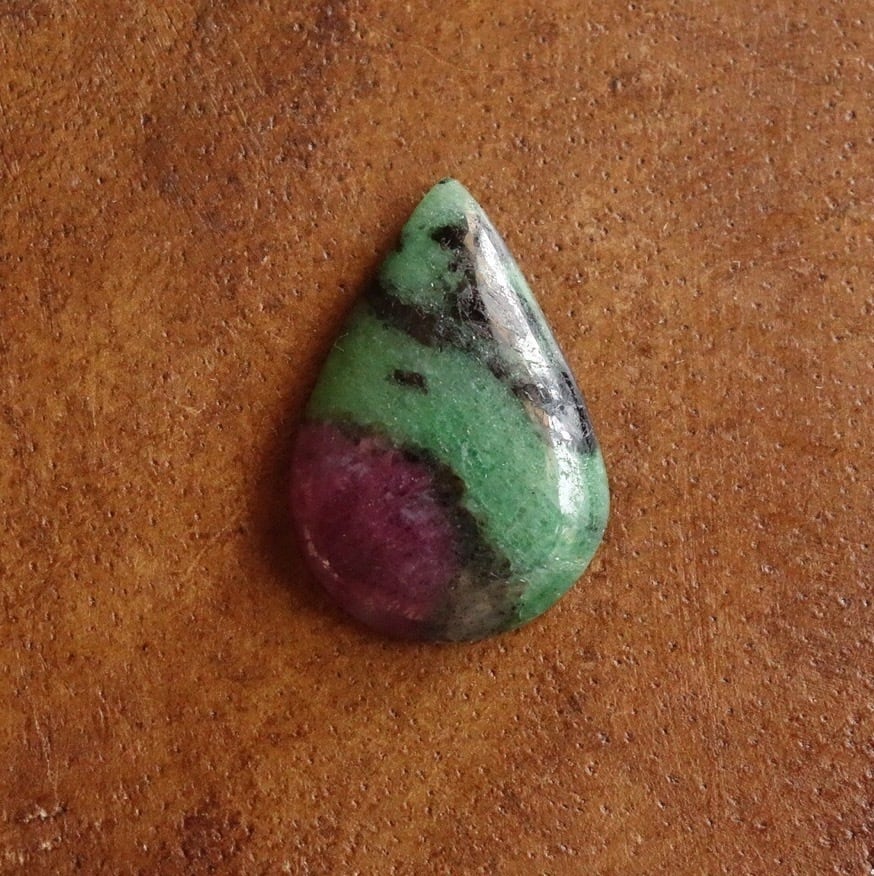 ルビーインゾイサイト | 天然石・パワーストーン専門店 - Blue Stone