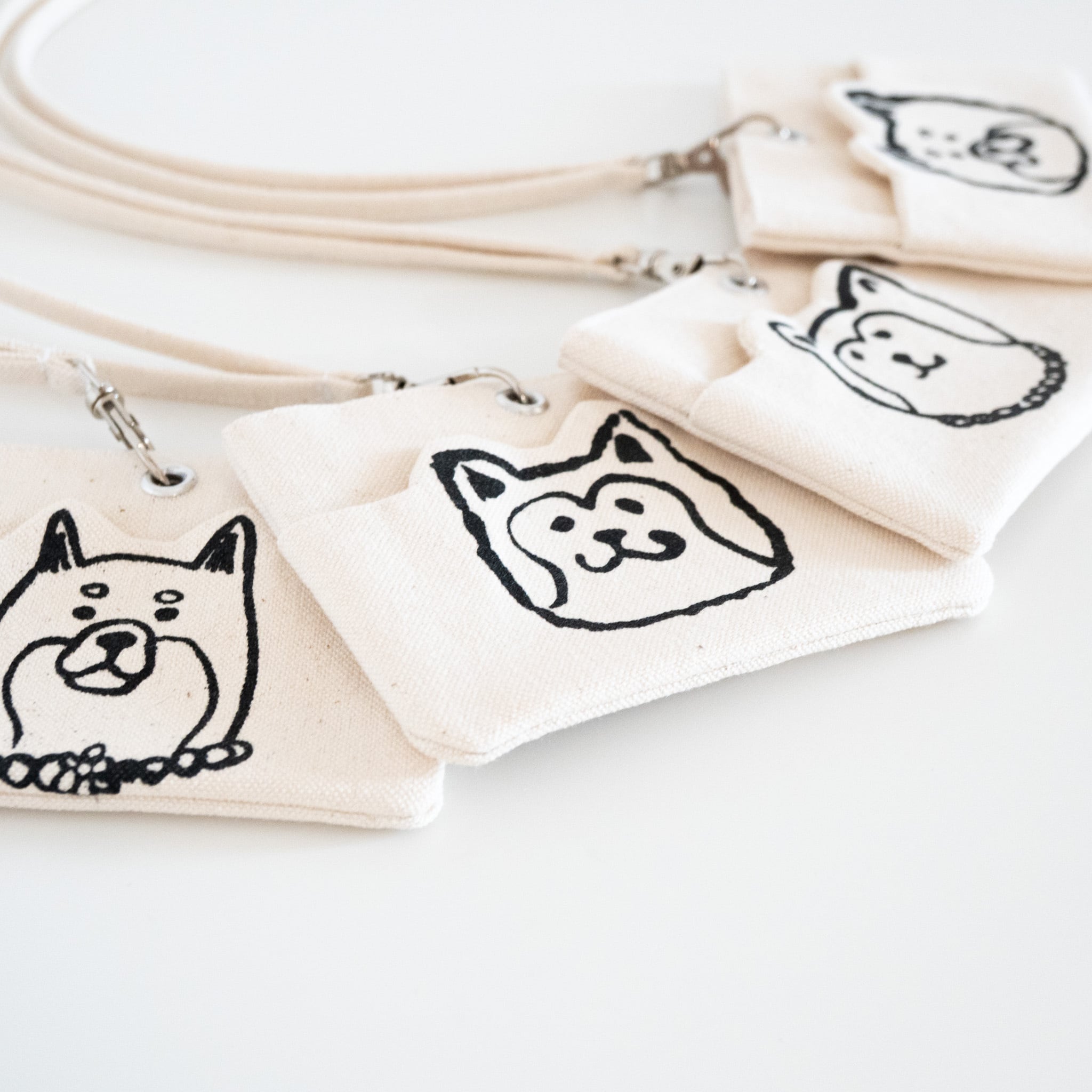 秋田犬の秋田くんキャラポケパスケース/IDカードケース | OJIZAKKA