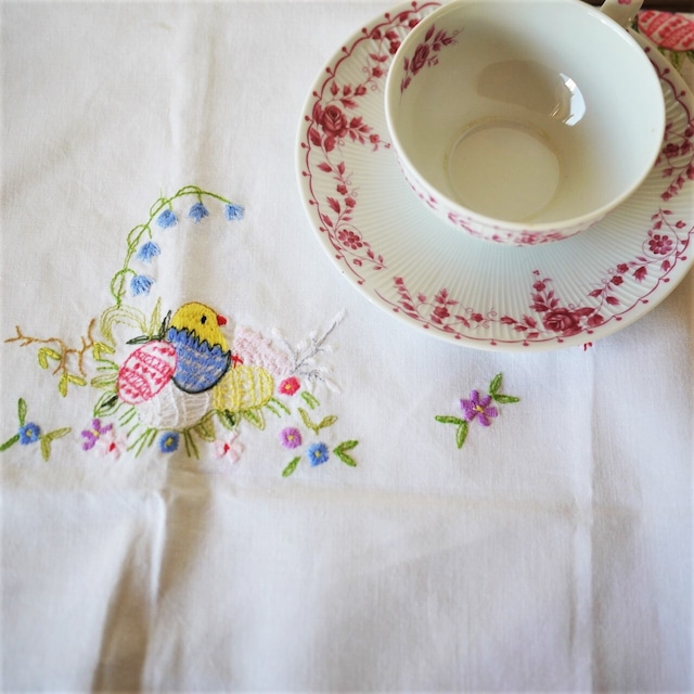 ひよことスズラン 刺繍のテーブルクロス ドイツ