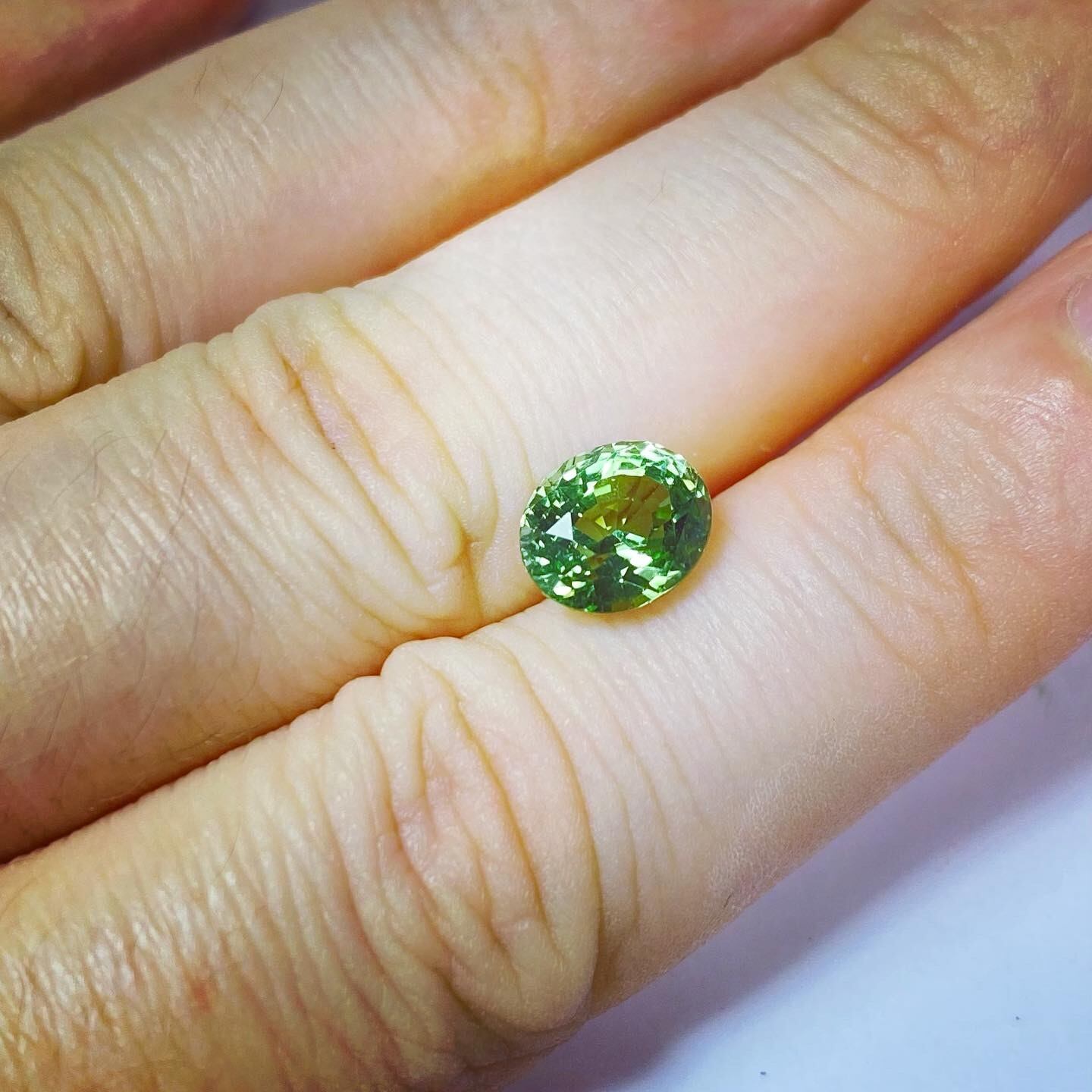 カット細やかテリサイコーかグリーントルマリン