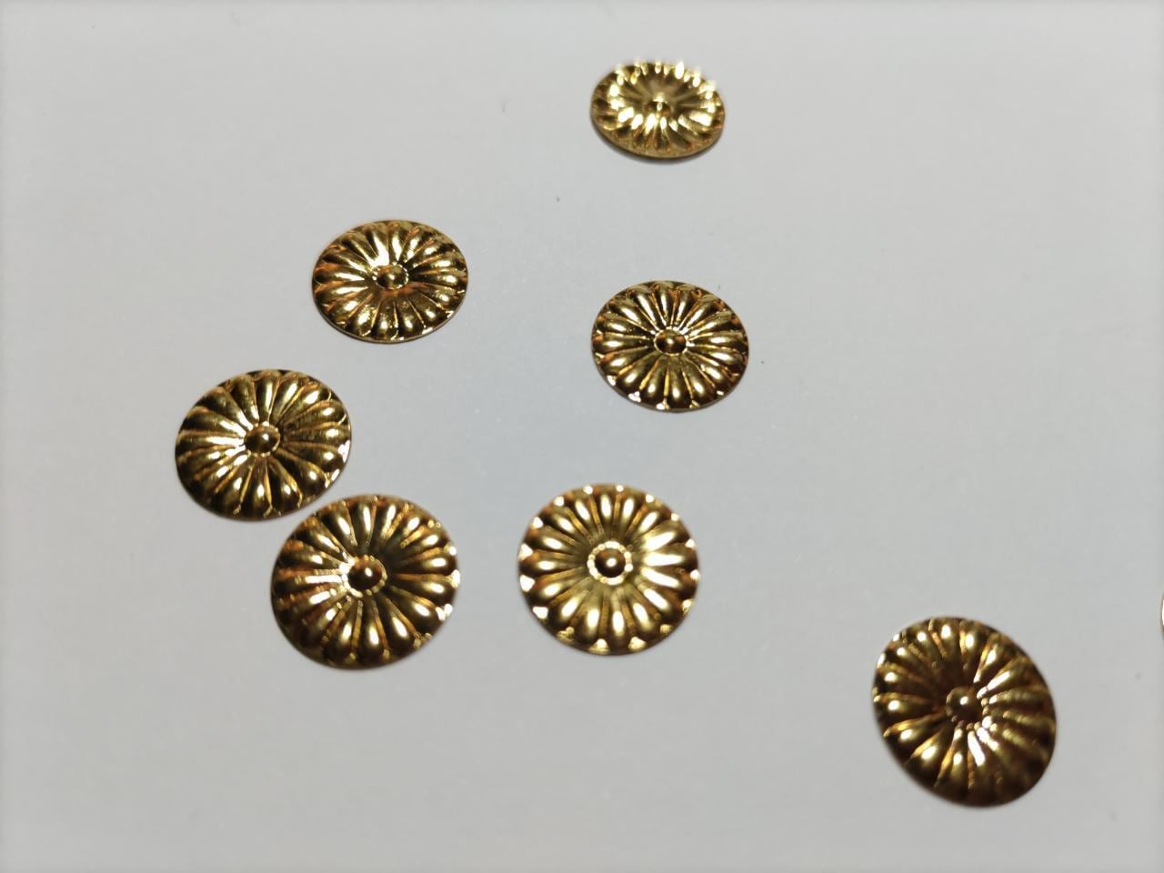 【菊紋金具】4分 x 10枚 神殿、祭り、神輿、仏壇、真鍮金具 | ㈱田中