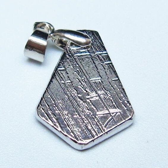 ギベオン ペンダント 隕石 メテオライト 一点物 メール便可 112-13389