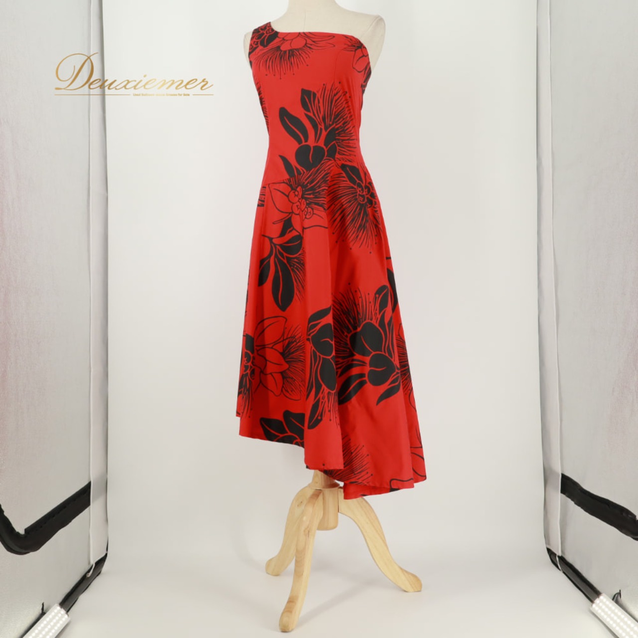 フラダンス 衣装 ALOHA STANDARDS アロハスタンダード ワンピース ドレス レッド系 花柄 植物柄 ハワイアンプリント ハワイアン アロハ フラ ダンス レッスン 練習 ハワイアンダンス ワンショルダー アシンメトリー 赤 黒 ブラック系 華やか 鮮やか かわいい おしゃれ 上品 大人っぽい
