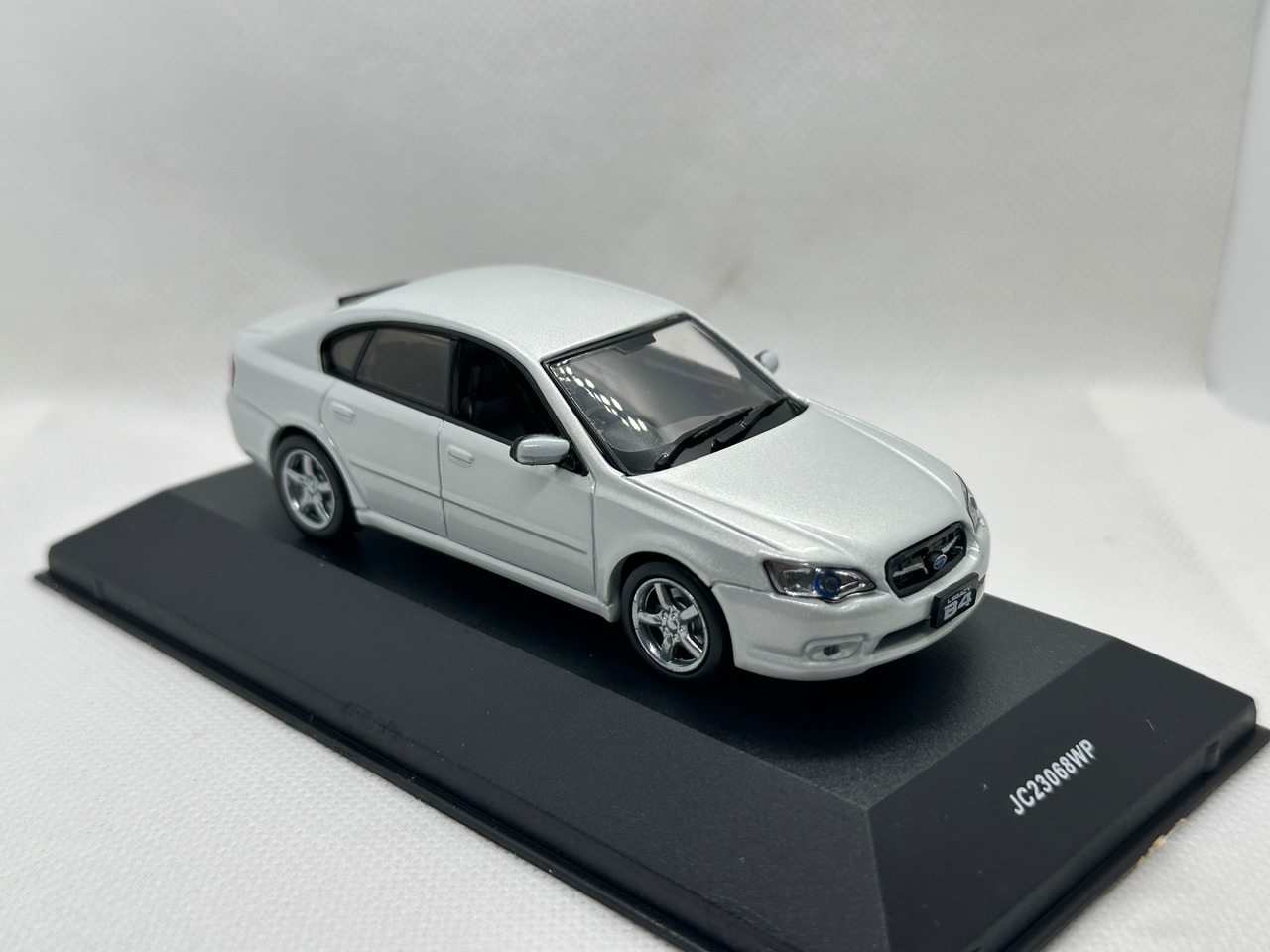 【京商】 1/43 スバル レガシィ B4 2005 (アークティックホワイトパール)買取品