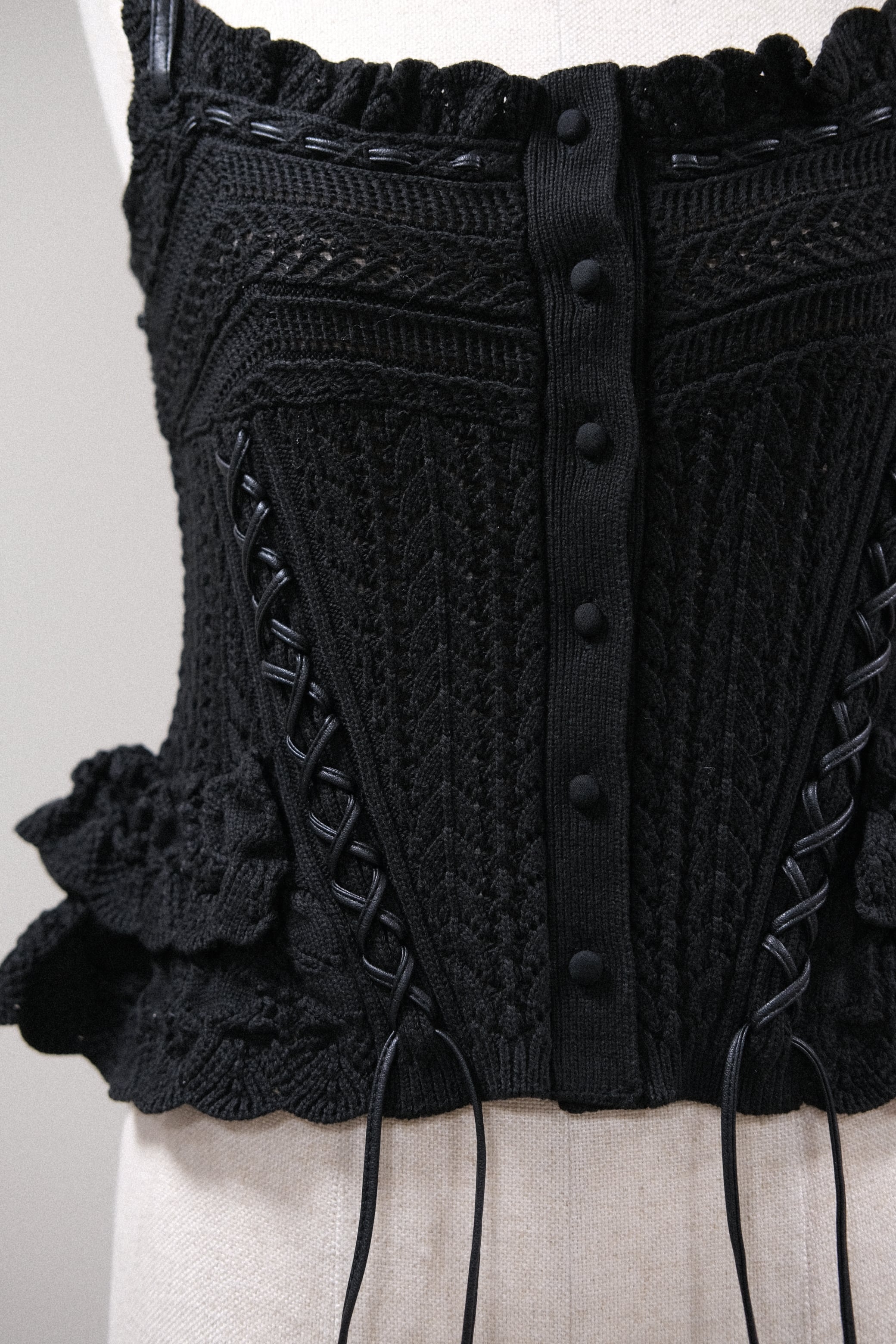 Tanaka Daisuke】lace up ribbon knit camisole | loop