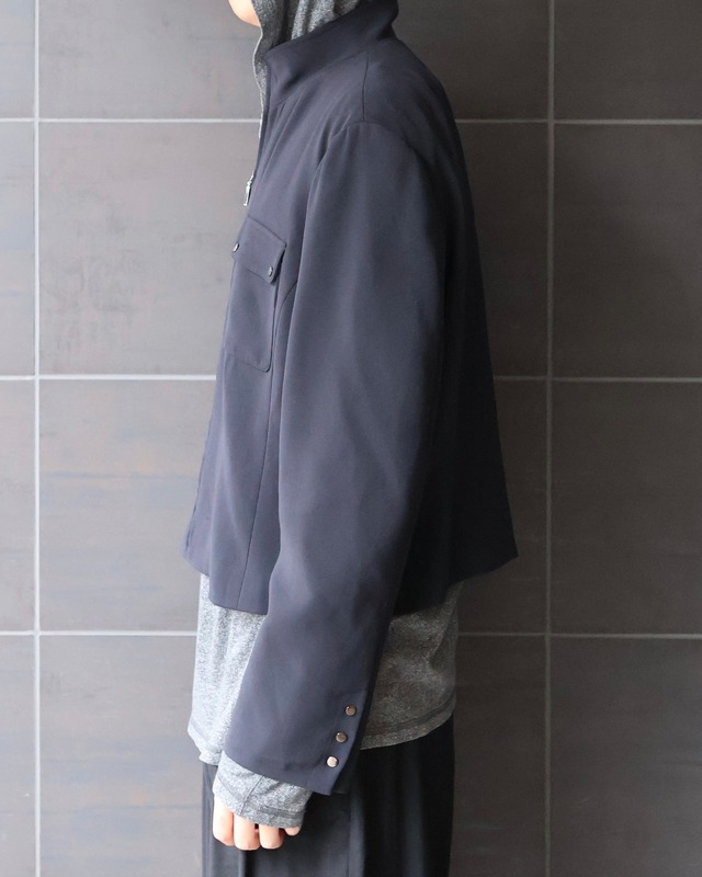 Short-length zip-up blouson