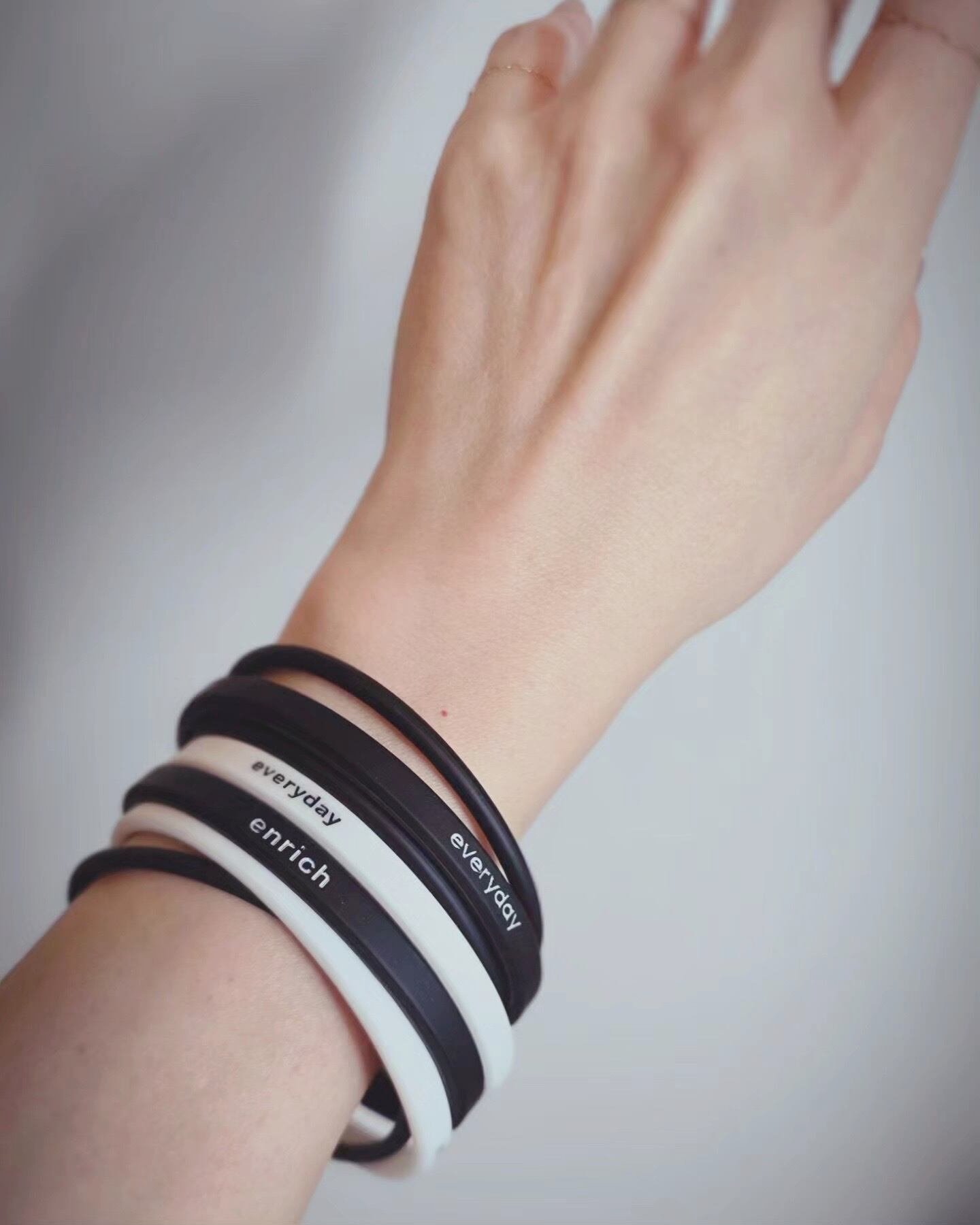 everyday Signature Band（BLACK ＆ WHITE SET）／シリコンバンド