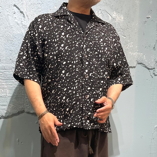 TAUPE / SPOTS surface OPEN C shirt /  black
