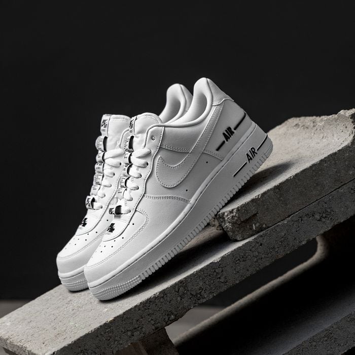 日本未入荷・海外限定アイテム】NIKE AIR FORCE 1 アメリカ若者人気作