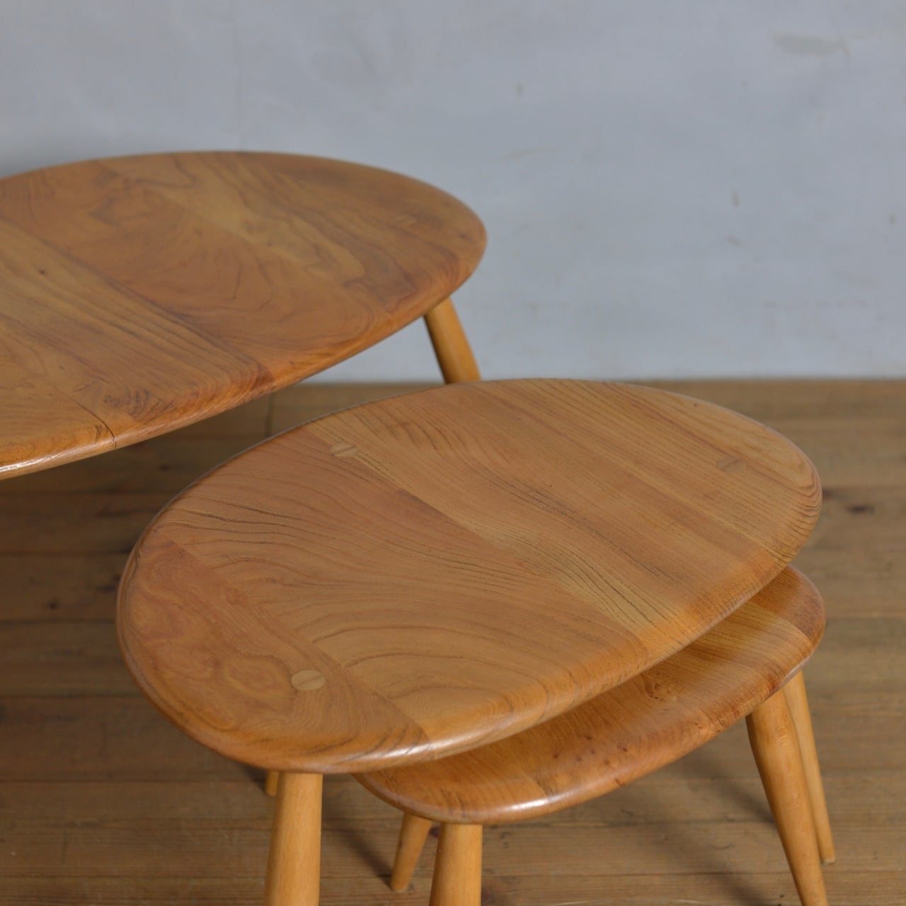 Ercol Nest of Table / アーコール ネスト オブ テーブル 〈コーヒーテーブル・センターテーブル・サイドテーブル〉1806-0126 | SHABBY'S MARKETPLACE アンティーク・ヴィンテージ 家具や雑貨のお店 powered by BASE