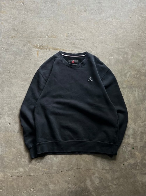 JORDAN ジョーダン クルーネックスウェット ワンポイントロゴ 黒