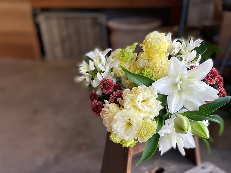 【お彼岸】百合入り花束【花束】