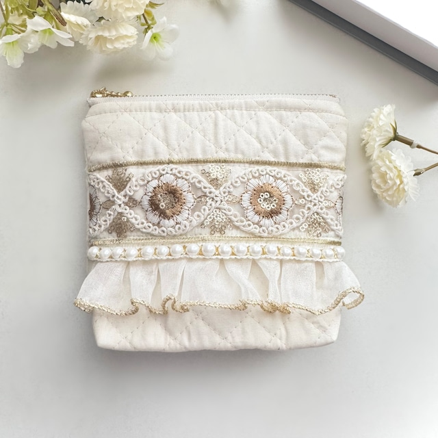 刺繍リボンとフリルのキルトパールポーチ