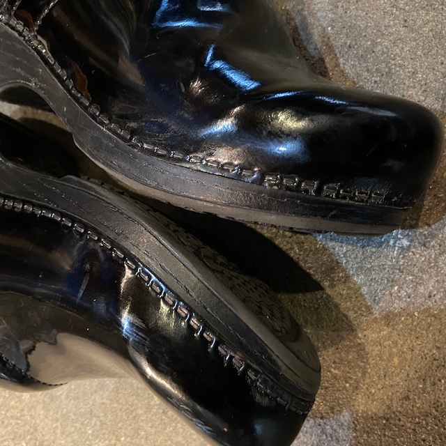 『送料無料』dansko エナメルサボスリッポンシューズ　プロフェッショナル　黒　39