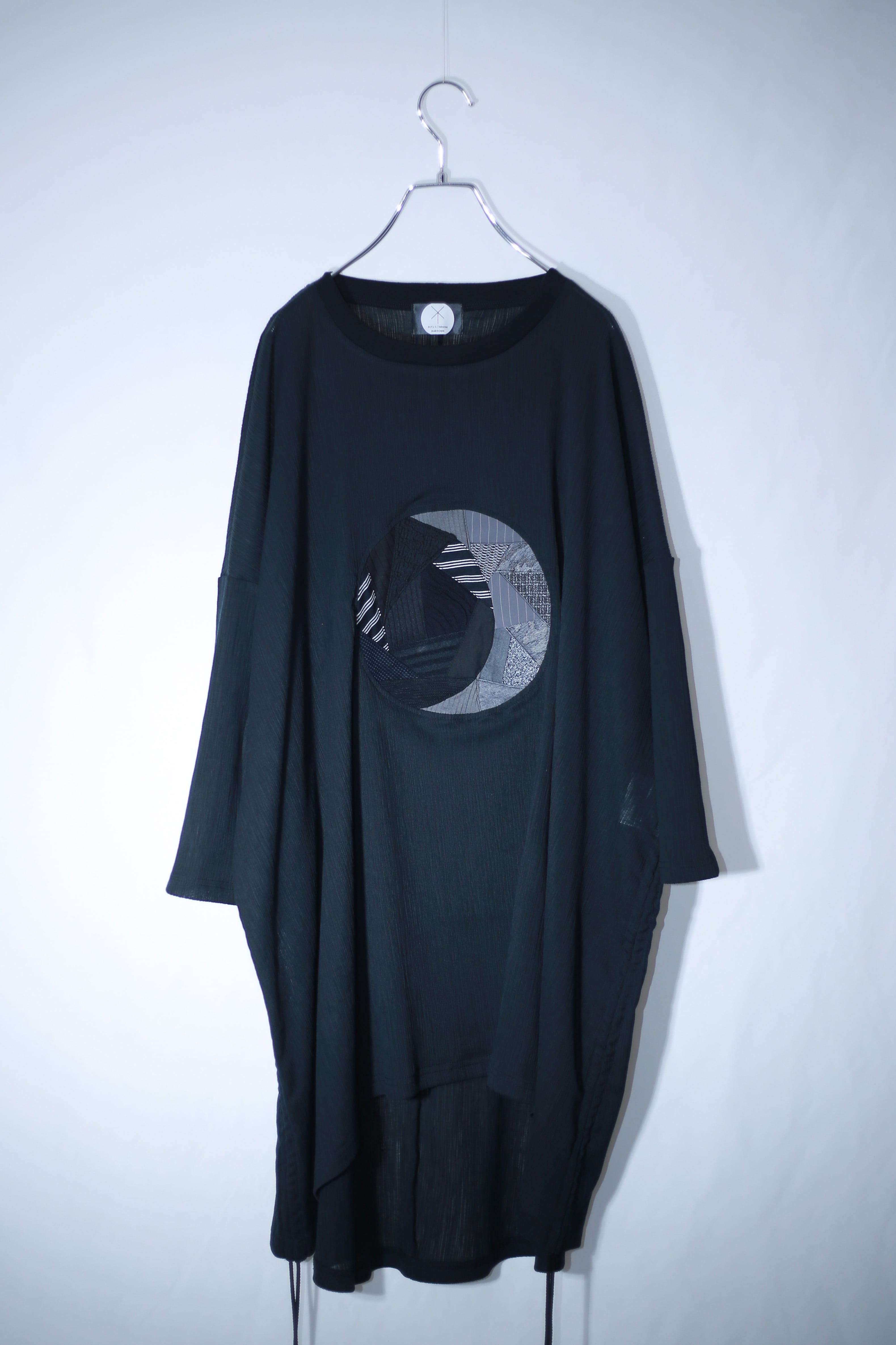Gather-T-shirts ○ crecent moon (black)