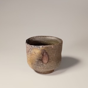 備前カセ胡麻酒呑　Bizen sake cup with various ashes