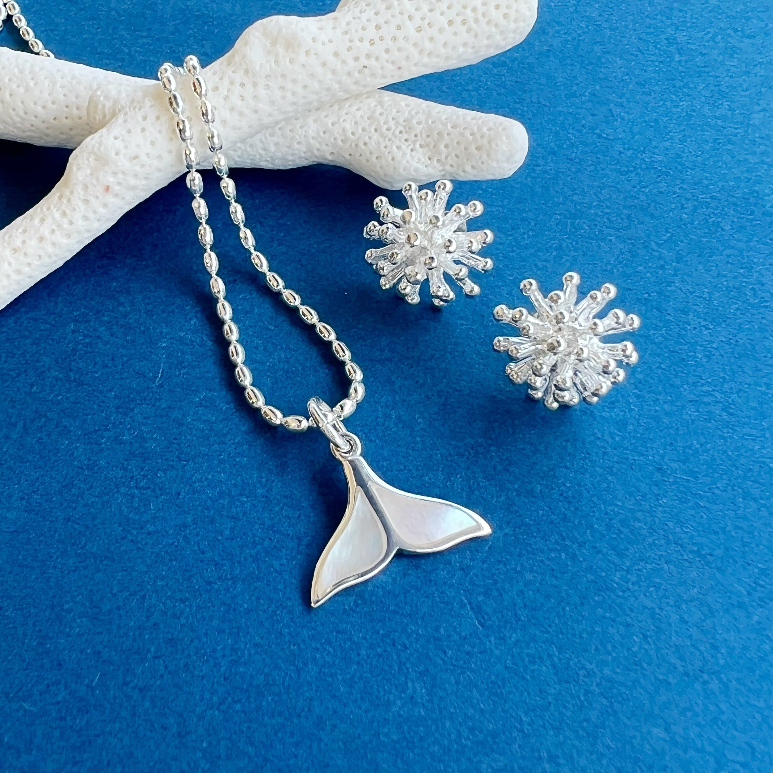 白蝶貝ホエール テイル 鯨の尻尾 ペンダント （チェーン オプション