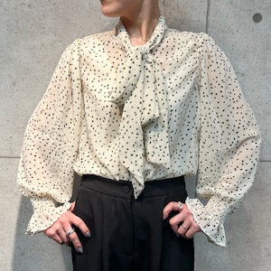 ボウタイ付きドットブラウス|入学式・卒業式対応・セレモニーにも使える上品シアーブラウス・ジャケットインおすすめ