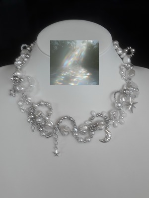 Sweet dream frill necklace.