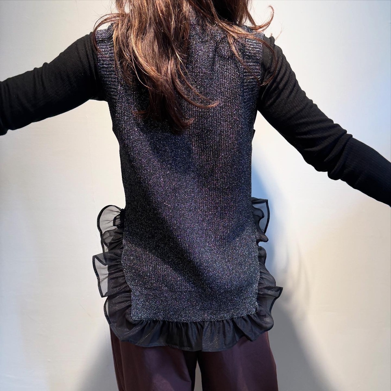 エイミーロウ　eimeelaw　Eimee Law　フリルヘムラメニットジレ