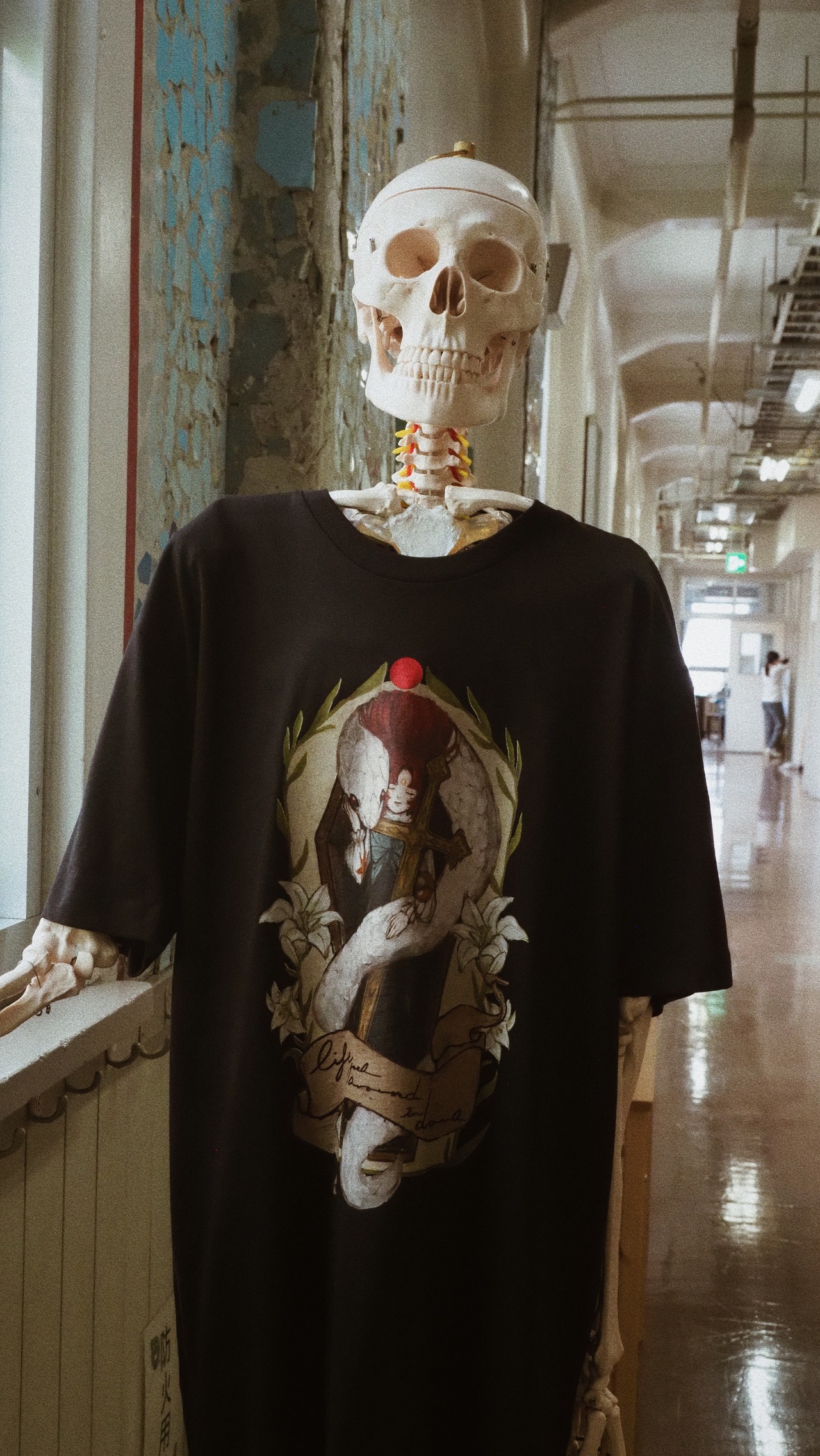 天体の魔女と白蛇　Tシャツ