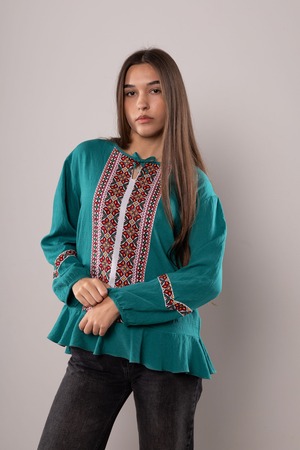 ウクライナ刺繍ヴィシヴァンカ　チュニック クロスステッチ　手刺繍　麻　レディース・フリーサイズ