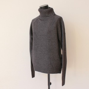 SILVIAN HEACH カシミヤウール混グレーザックリデザインタートルネックセーターITALY; GPA25232 ¥24,000＋tax