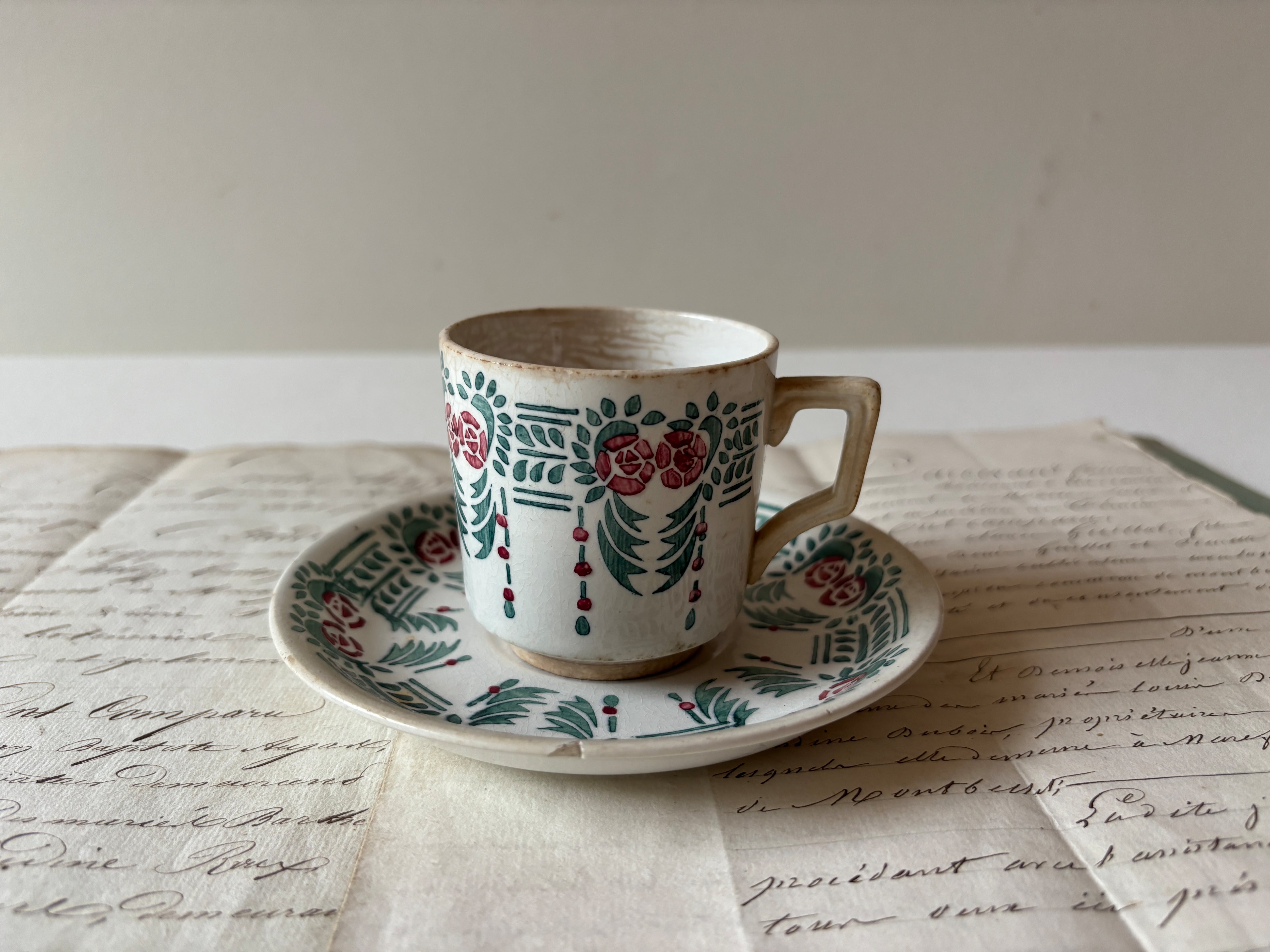 Sarreguemines (サルグミンヌ) / ミニバラとシャンデリアのデミタスカップ&ソーサーset