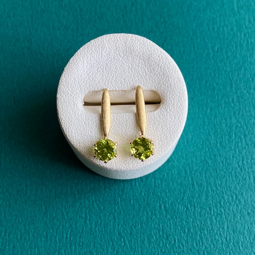 K18 Stick  Earrings - Peridot ／１８金製 スティックピアス・ペリドット（ペア）