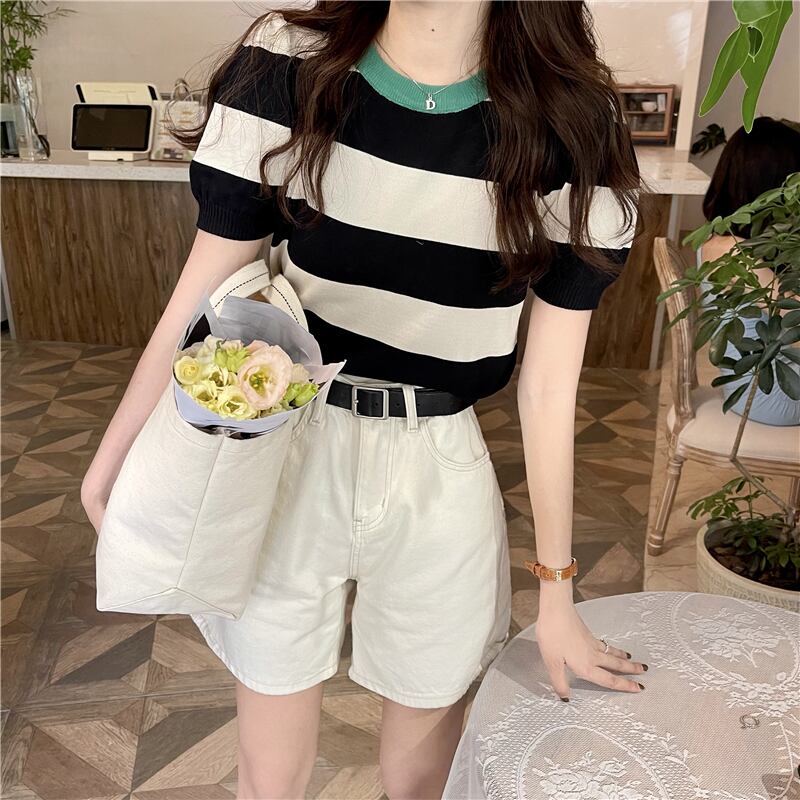 トップス レディース Tシャツ カットソー S M L XL 半袖 ラウンドネック かわいい 大人可愛い きれいめ シンプル カジュアル フェミニン おしゃれ お洒落 個性的 ナチュラル こなれ感 ラブリー キュート ガーリー シンプル 主役級 存在感 学生 通学 デート お出かけ 女子会 お泊まり 休日 カフェ巡り 街歩き お買い物 ストライプ ボーダー ブラック 黒 ブルー ネイビー 春 夏 10代 20代 韓国 韓国系 着回し 普段使い ファッション コーデ モテ トレンド 流行 送料無料