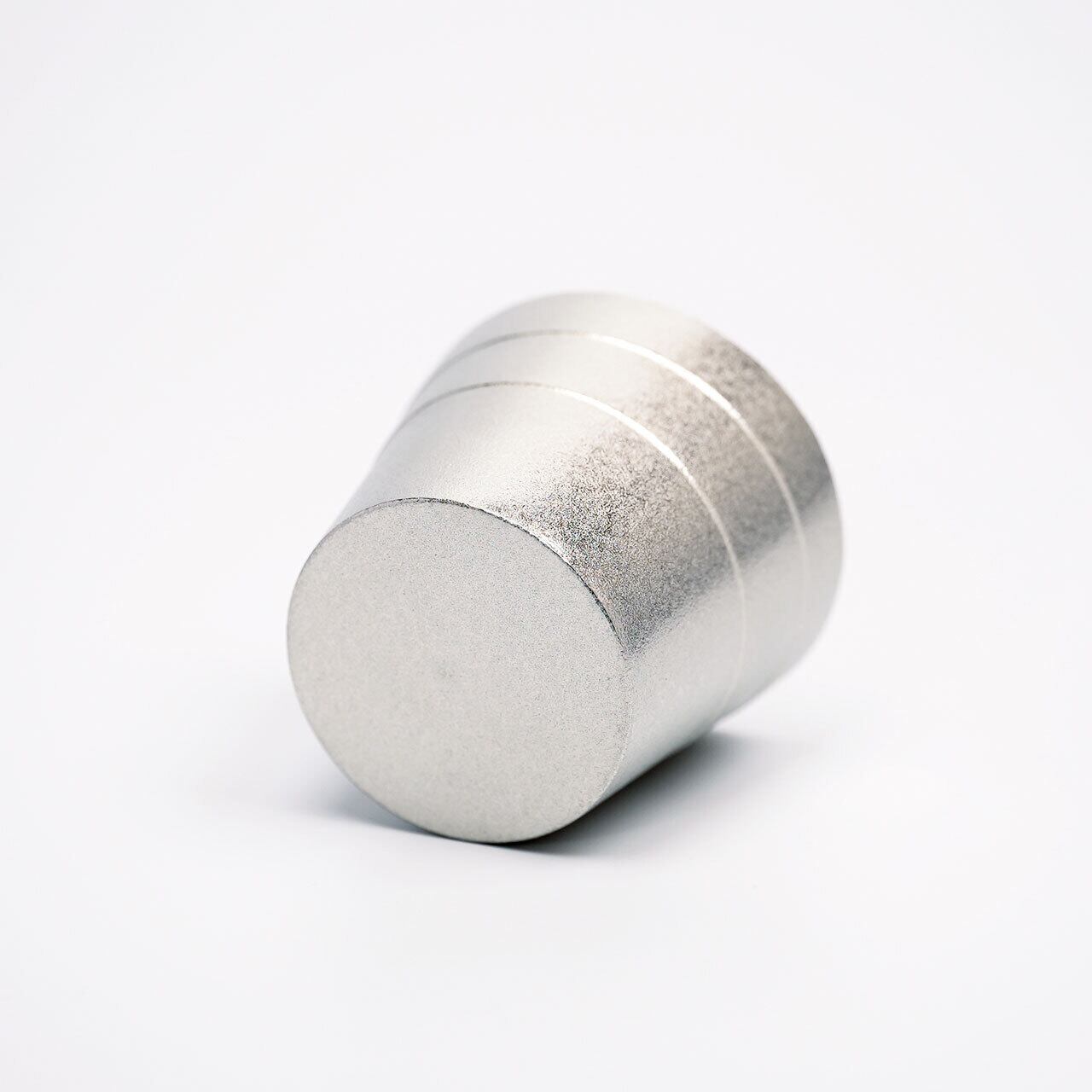 銀製金属製の器 65g 錫製の酒器／そば猪口》静波 そば猪口｜銀雅堂 | 生活を楽しむ専門店