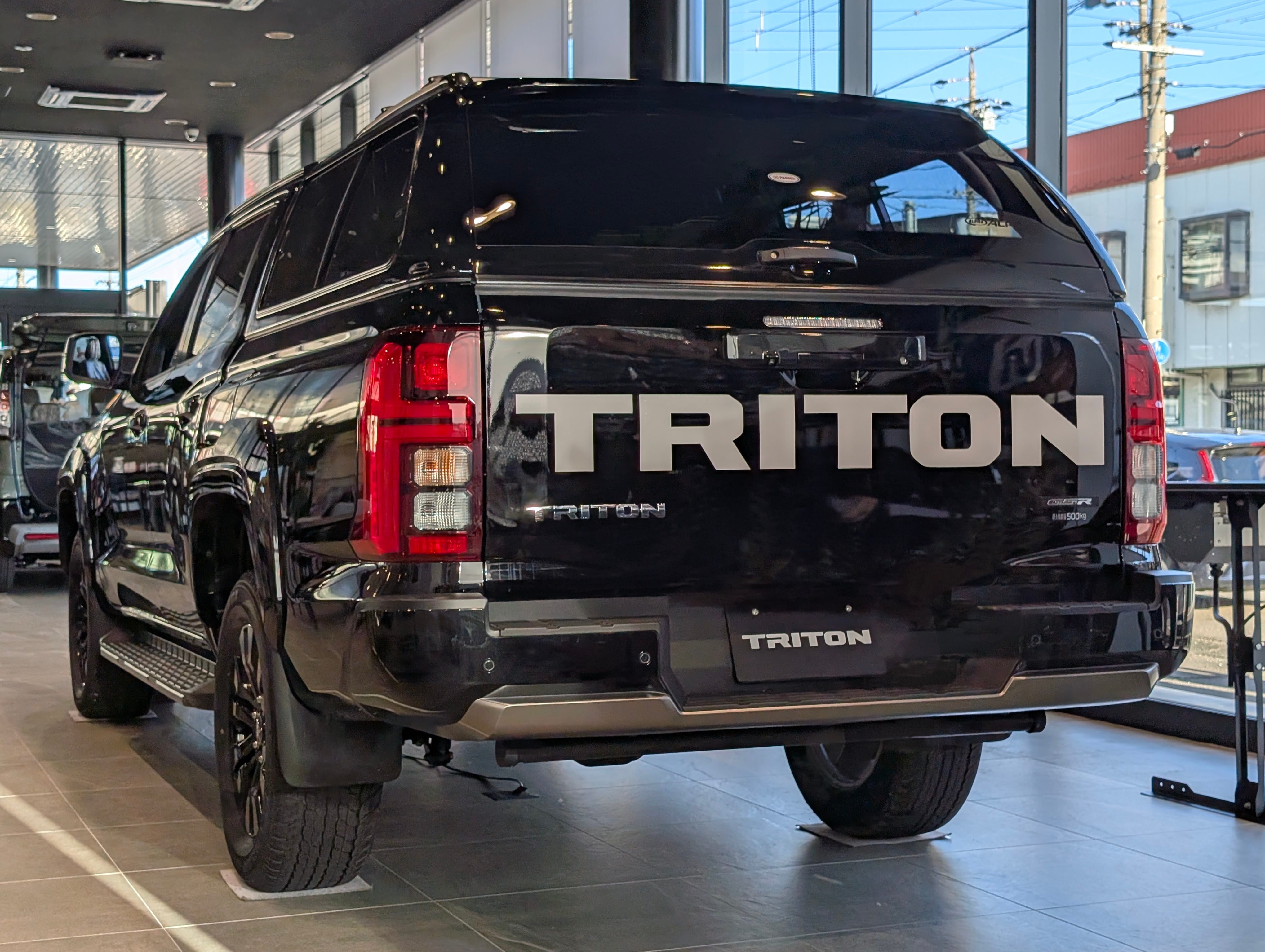 MDF トライトン用テールゲートスポイラー（ジェットブラックマイカ