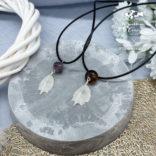 チョウザメ鱗ネックレス