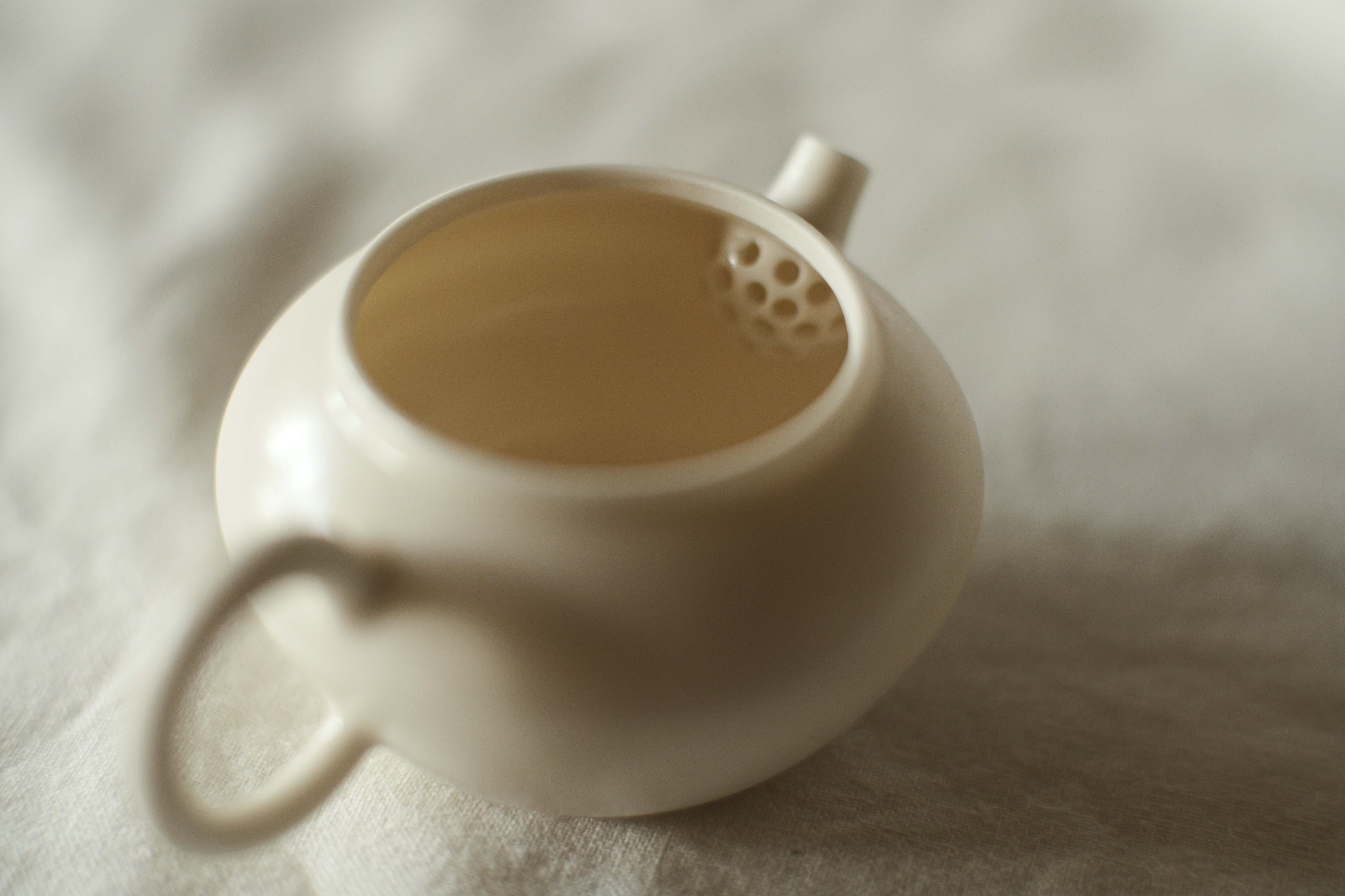 徳化薄胎薪窯白磁茶壺 長月玄（ろくろ引き/満水容量85cc） | 北白川糕糰店