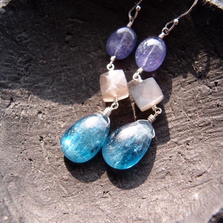 SV】Tanzanite × Gray Moonstone × Kyanite Earrings／グレー