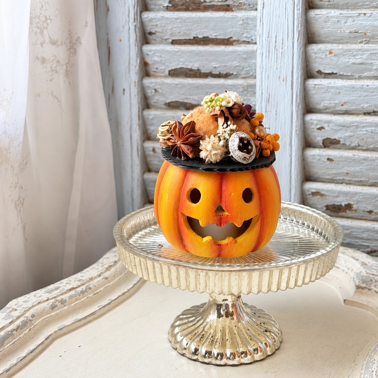 完成品:ハロウィンかぼちゃ｜木の実とドライフラワーの小さな秋飾り　木の実いっぱい　灯りがともる秋のナチュラルインテリア　プレゼント　推し活におすすめ　