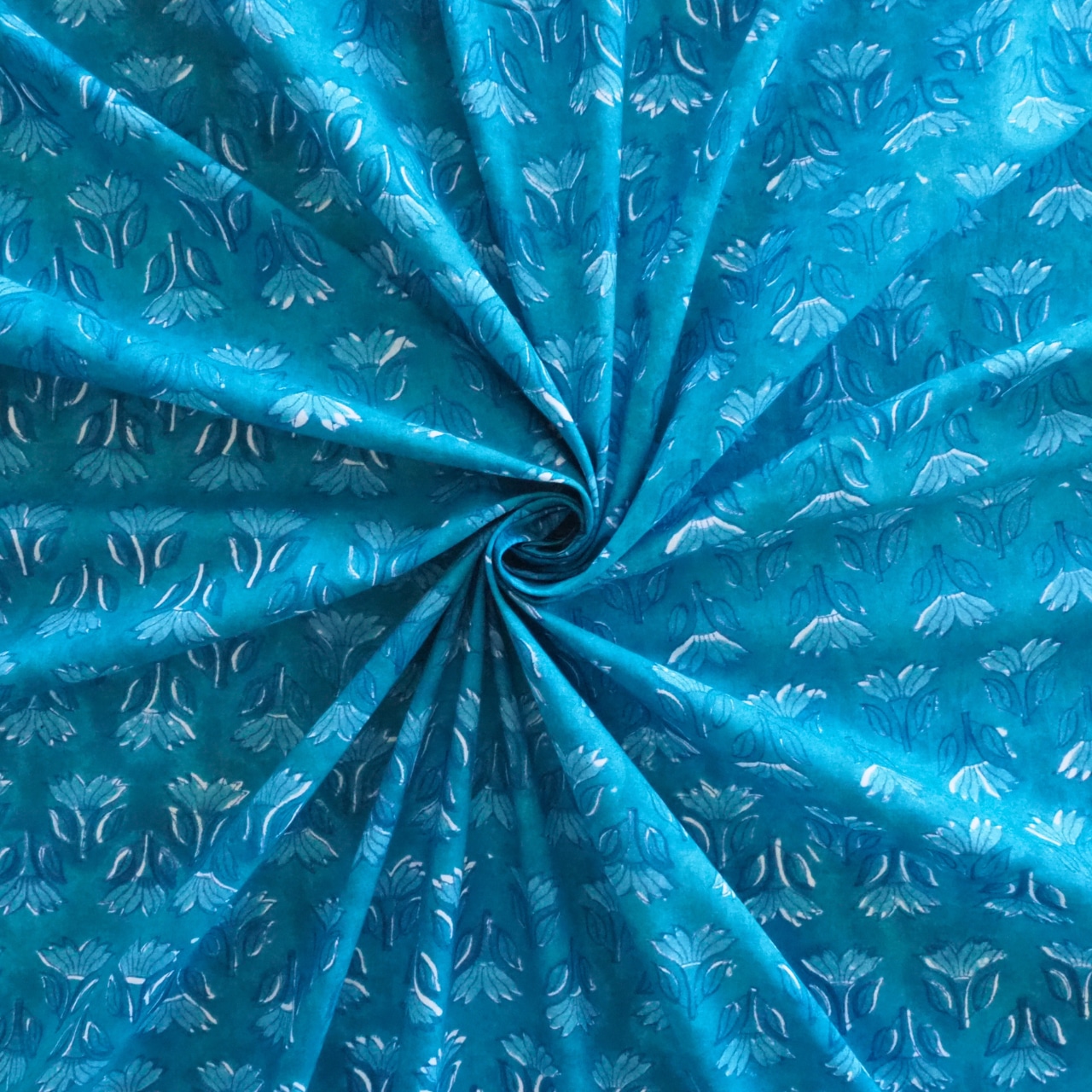 ブロックプリント生地【50cm単位】インド綿 花柄 マリンブルー #45292-BL1