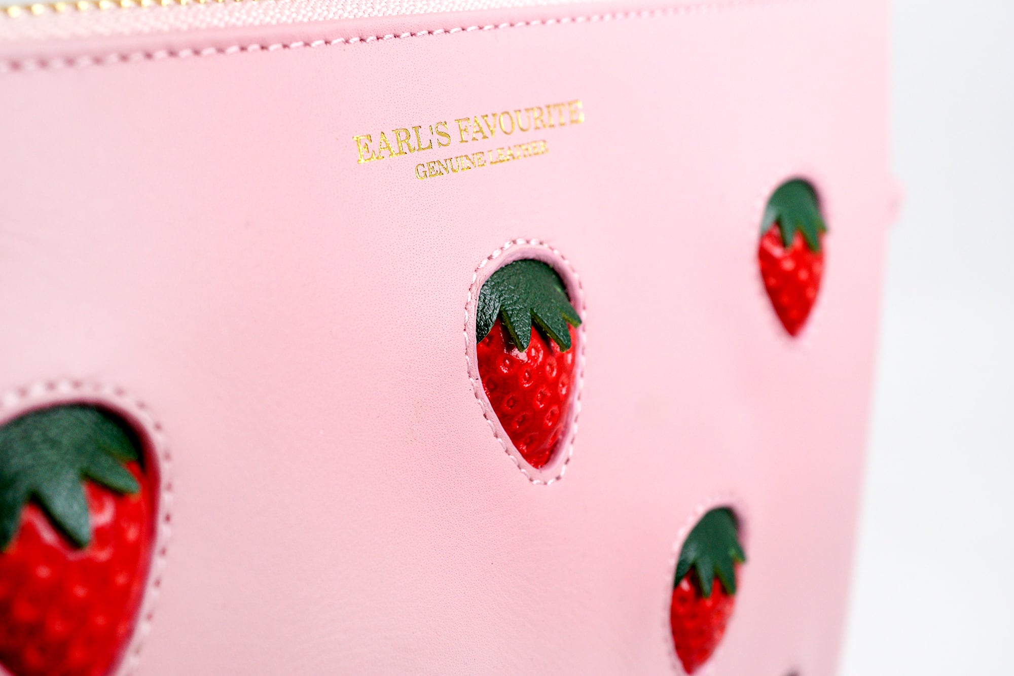 More Strawberries Collection】サコッシュ（赤いちご／ピンク本革