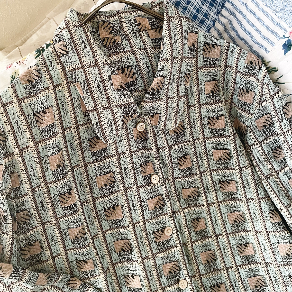 70s 薄手レトロ柄 ブラウス 昭和レトロヴィンテージ古着 | 古着屋 Roinaz