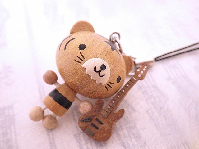 エレキギターととら　動物と楽器の木製ストラップ