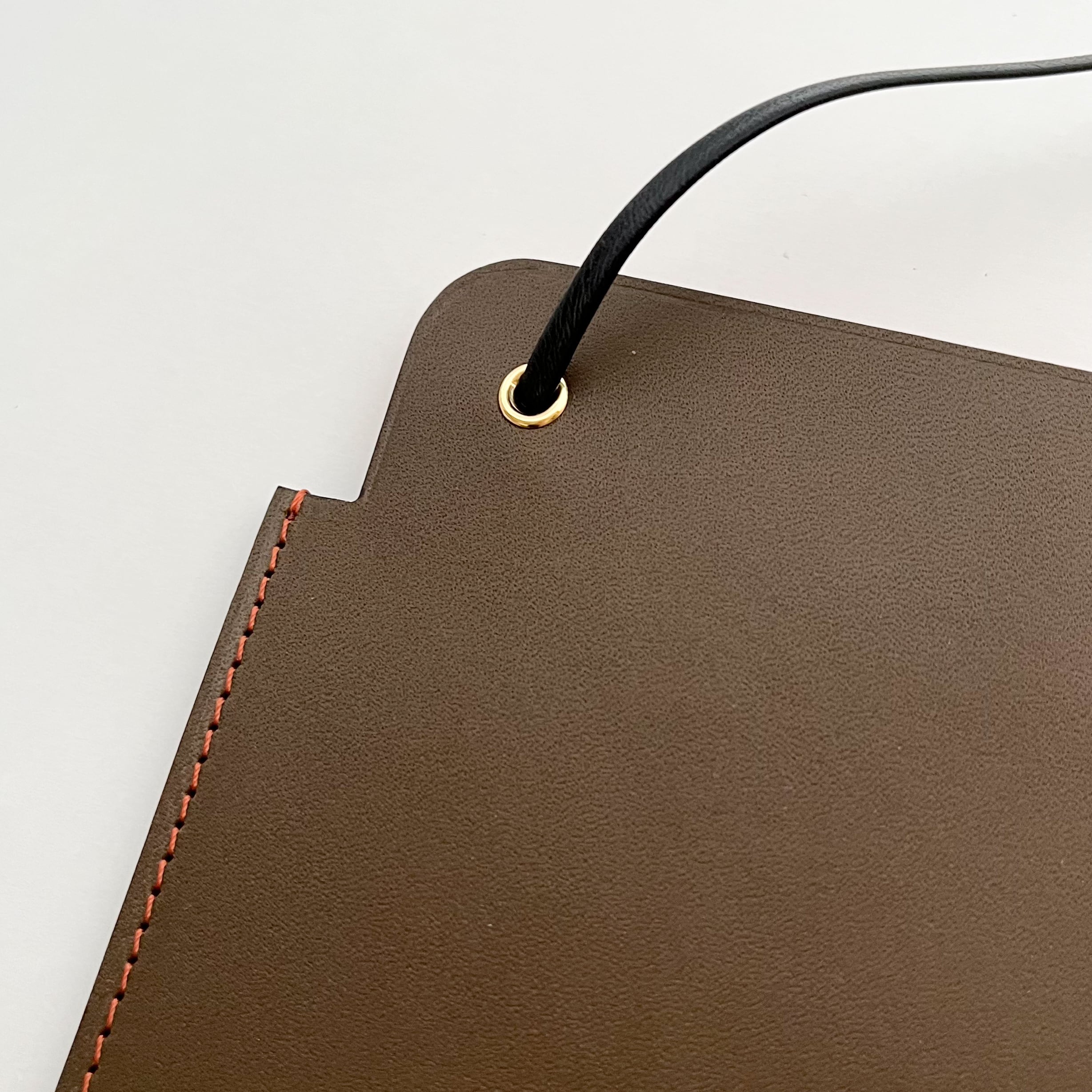 BROOKLYN MUSEUM サコッシュ ブラウン×イエロー | hmm, by 東京都