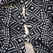 フラダンス 衣装 ワンピース ドレス ノアノア ブラック系 NOANOA ツーカラー モノトーン シンプル かわいい 華やか きれい 上品 大人っぽい おしゃれ エレガント 黒 白 ハワイアン タヒチアン アロハ ハワイアンプリント フラ ダンス レッスン