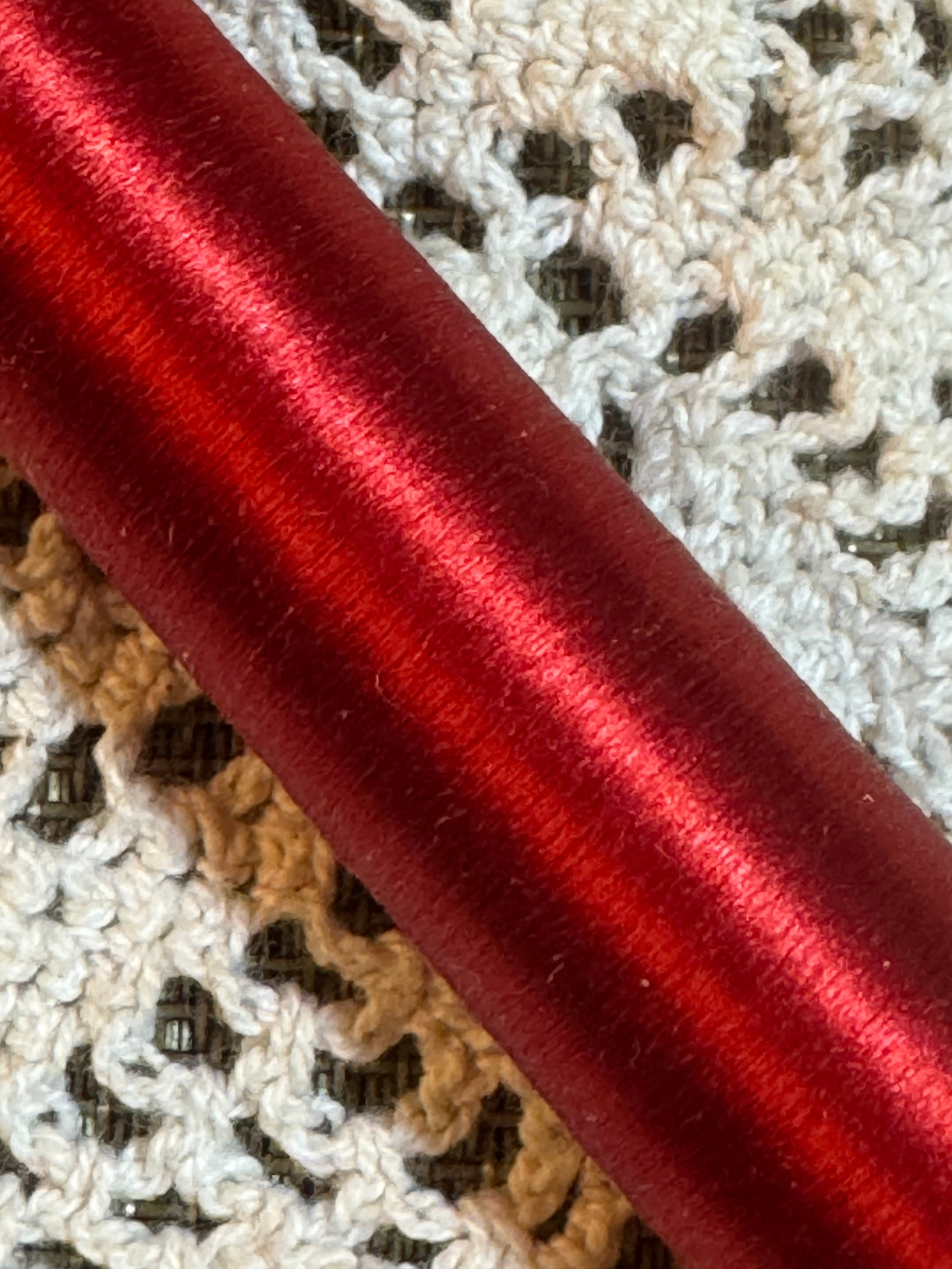 《紅の唇》日本刺繍 絹撚り糸1g 太さ2本1本